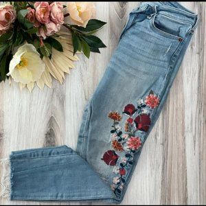 Abercrombie and Fitch Harper Low Rise Ankle Jean w/Floral Embroidery, Size 25